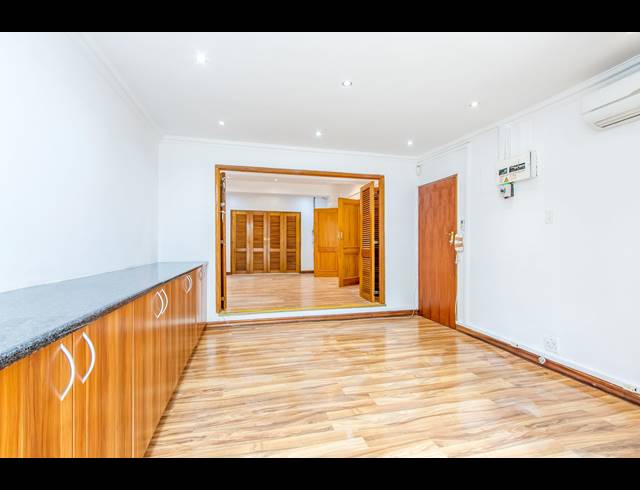 M² OFFICE TO LET IN THE GARDENS
